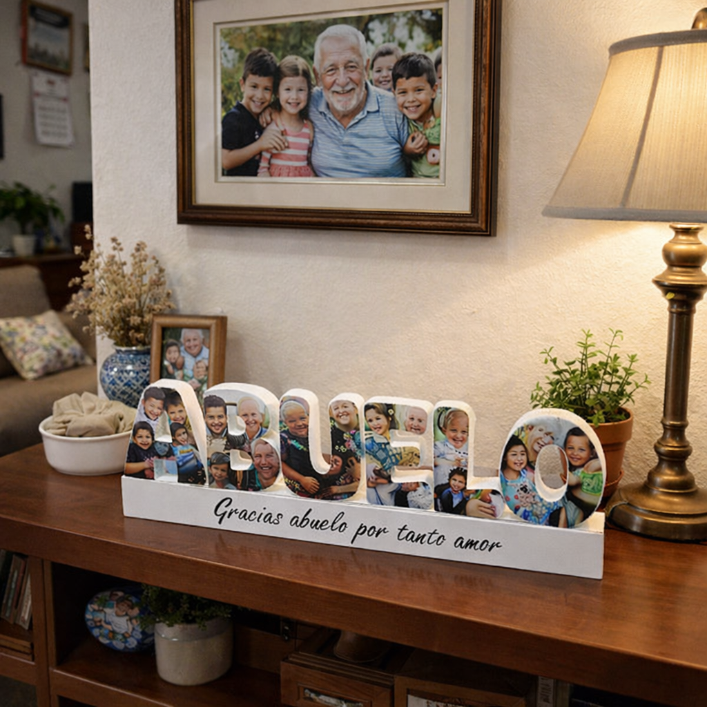 Detalle del letrero ABUELO con fotos de sus nietos - Picletters
