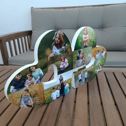 Corazones enlazados con fotos expuestos de pie - Picletters