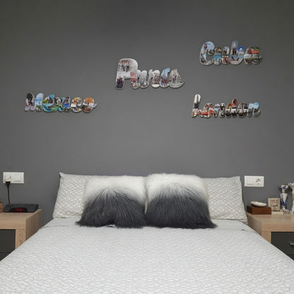 Nombres de destinos de viaje personalizados con fotos (México, Punta Cana, Caribe, Londres) decorando pared de dormitorio