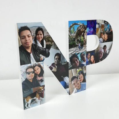 Detalle de las iniciales unidas decoradas con fotos - Picletters