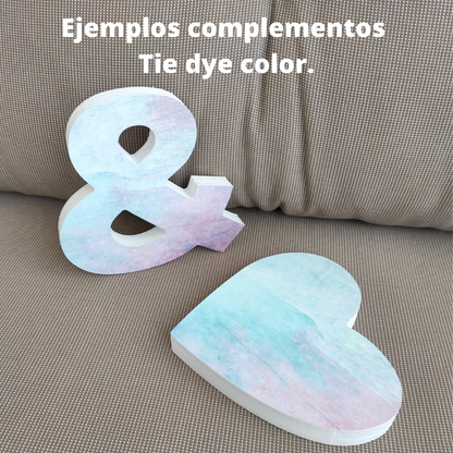 Detalle de las iniciales decoradas con fotos - Picletters