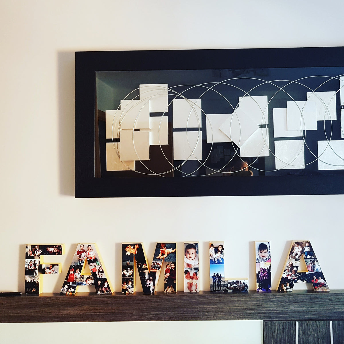 Letrero FAMILIA con fotos, letras sueltas en mayúsculas - Picletters