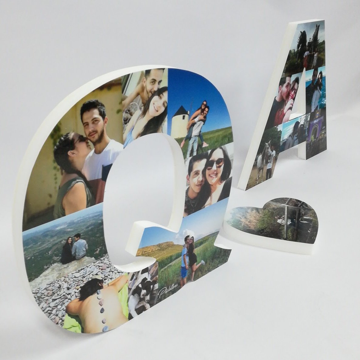 Iniciales con corazón de fotos como regalo de boda - Picletters